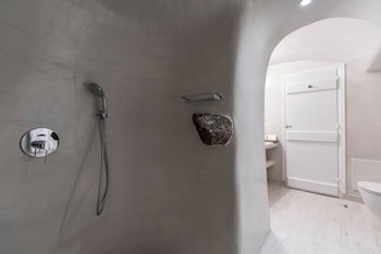 Aqua Luxury Suites