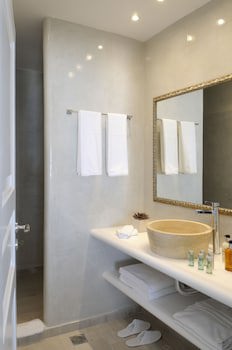 Aqua Luxury Suites