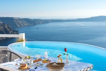 Aqua Luxury Suites