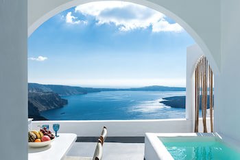 Aqua Luxury Suites
