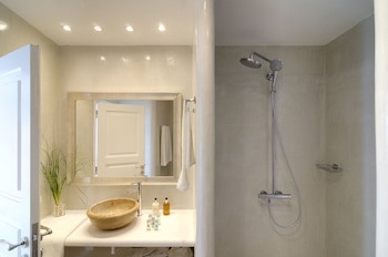Aqua Luxury Suites