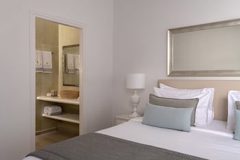 Aqua Luxury Suites