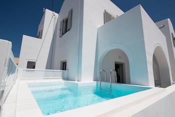 Aqua Luxury Suites