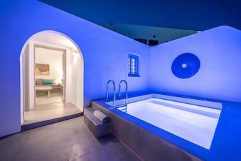 Aqua Luxury Suites