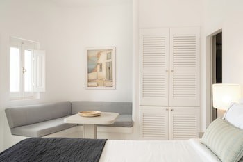 Aqua Luxury Suites