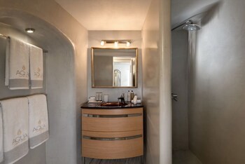 Aqua Luxury Suites