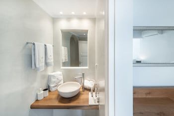 Aqua Luxury Suites