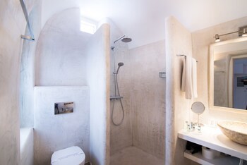 Aqua Luxury Suites
