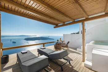 Aqua Luxury Suites