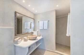 Aqua Luxury Suites