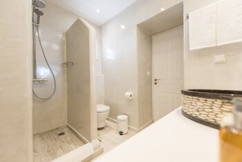 Aqua Luxury Suites