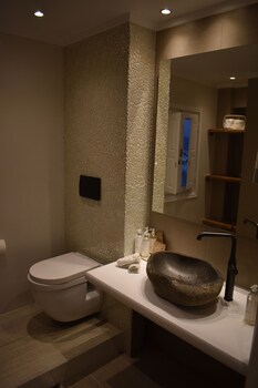 Aqua Luxury Suites