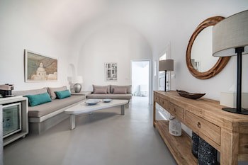 Aqua Luxury Suites