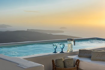 Aqua Luxury Suites
