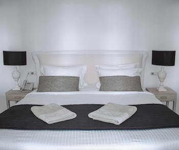 Aqua Luxury Suites