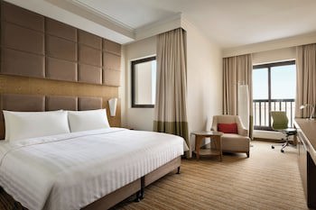 Traders Hotel, Qaryat Al Beri