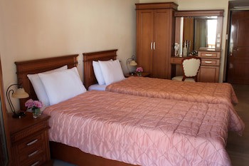 Famissi Hotel