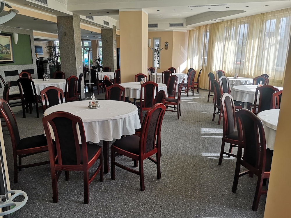 Elegance Hotel