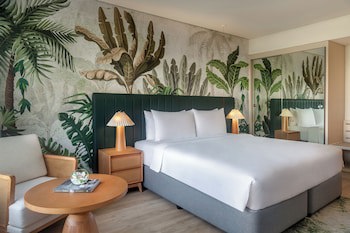 Yas Plaza Mangroves by IHG