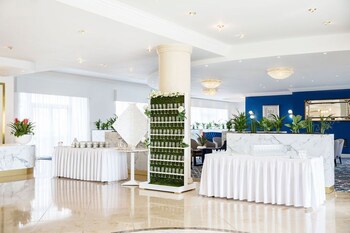 Diamond Coast Hotel
