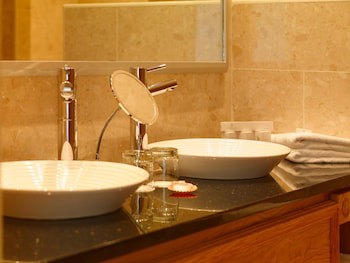 Diamond Coast Hotel