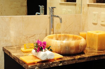 El Taj Oceanfront & Beachside Condo Hotel