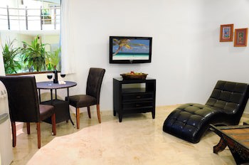 El Taj Oceanfront & Beachside Condo Hotel
