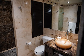 El Taj Oceanfront & Beachside Condo Hotel