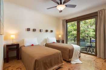 El Taj Oceanfront & Beachside Condo Hotel