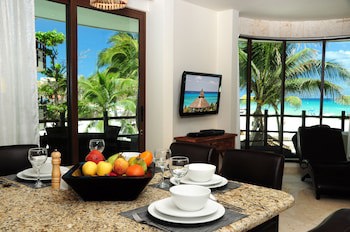El Taj Oceanfront & Beachside Condo Hotel