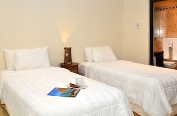 El Taj Oceanfront & Beachside Condo Hotel