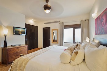 El Taj Oceanfront & Beachside Condo Hotel