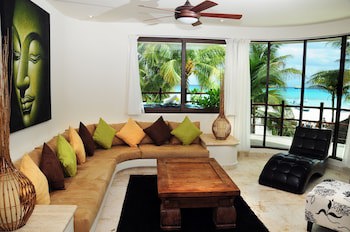El Taj Oceanfront & Beachside Condo Hotel