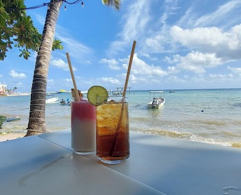 El Taj Oceanfront & Beachside Condo Hotel