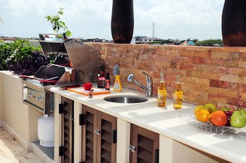 El Taj Oceanfront & Beachside Condo Hotel