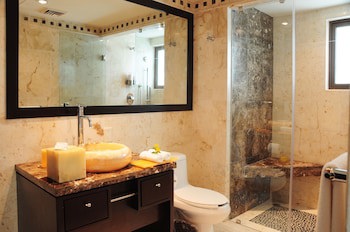 El Taj Oceanfront & Beachside Condo Hotel