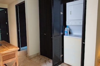 El Taj Oceanfront & Beachside Condo Hotel