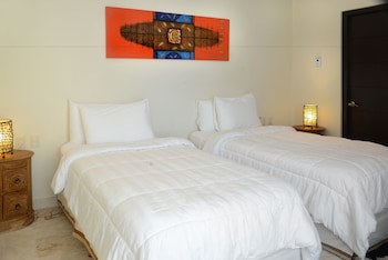 El Taj Oceanfront & Beachside Condo Hotel