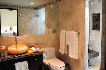 El Taj Oceanfront & Beachside Condo Hotel