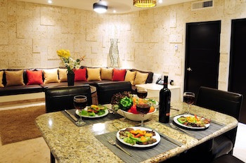 El Taj Oceanfront & Beachside Condo Hotel