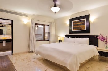 El Taj Oceanfront & Beachside Condo Hotel