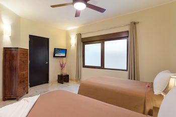 El Taj Oceanfront & Beachside Condo Hotel