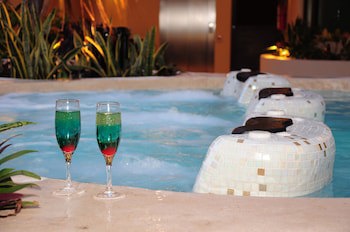 El Taj Oceanfront & Beachside Condo Hotel