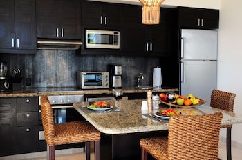 El Taj Oceanfront & Beachside Condo Hotel