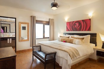 El Taj Oceanfront & Beachside Condo Hotel