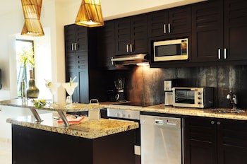 El Taj Oceanfront & Beachside Condo Hotel