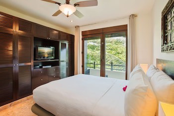 El Taj Oceanfront & Beachside Condo Hotel