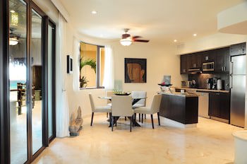 El Taj Oceanfront & Beachside Condo Hotel