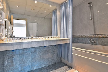International Hotel Casino & Tower Suites