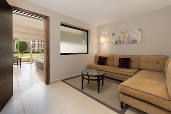 Jaz Crystal, Almaza Bay